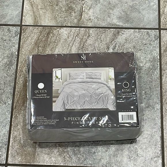 New in Box Sweet Home Collection 3 Piece King Duvet Set Pinch Pleat Silver - Picture 1 of 9
